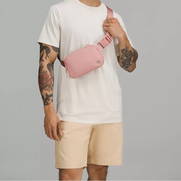 Lululemon Everywhere Belt Bag Pink Pastel NWT - Picture 6 of 7